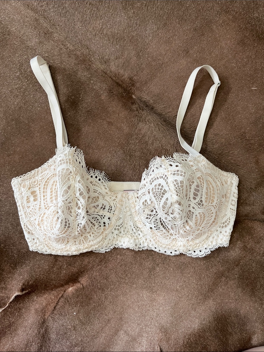 VS Dream Angel Unlined Underwire Lace Balconette Demi Pushup Lace Scallop 32DDD